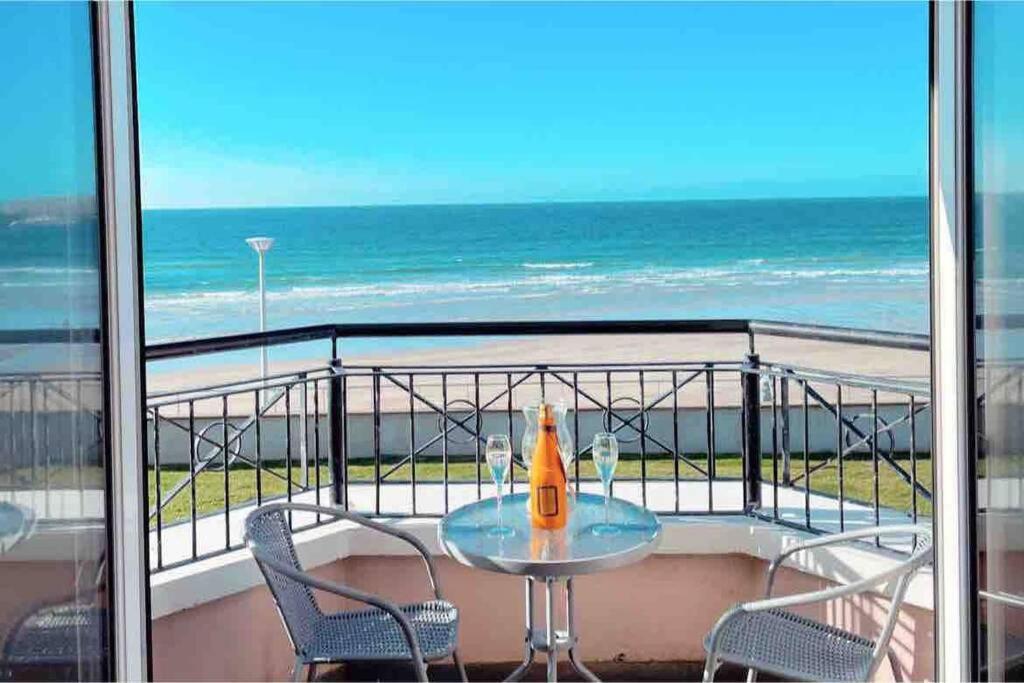 Luxurious Beach Front Apartment In Портраш Экстерьер фото